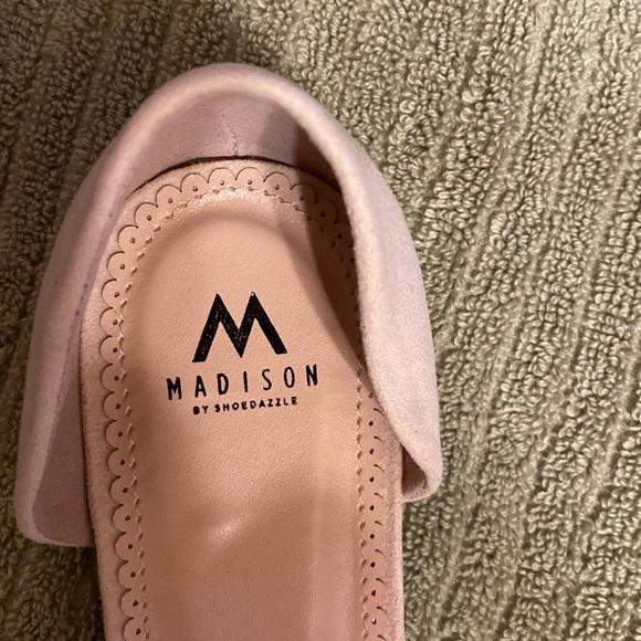 NEW Shoedazzle Pink Lacy Flats - Picture 4 of 6